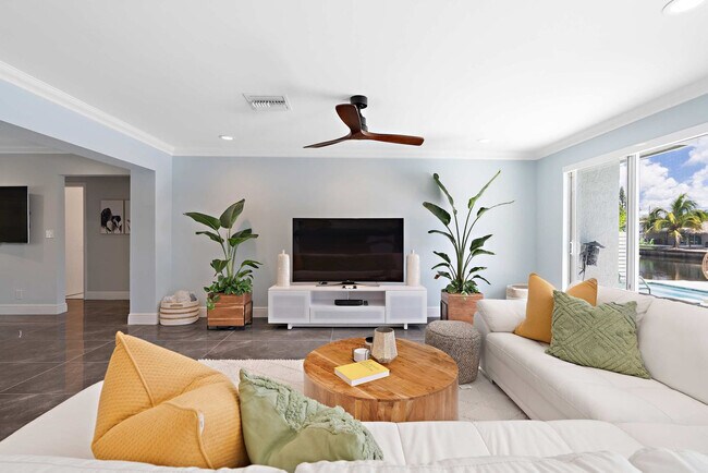 Building Photo - 2001 NW 36th St