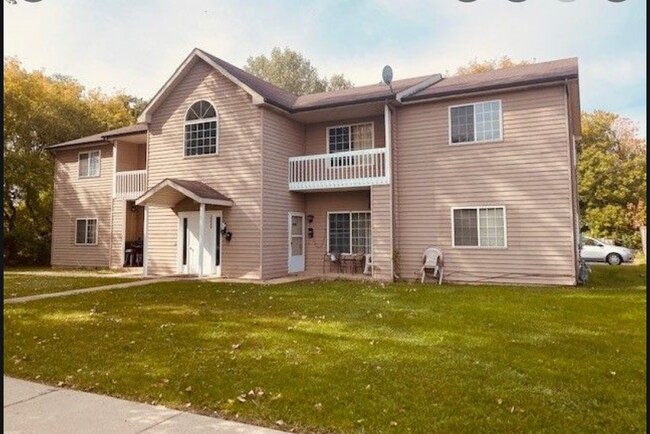 Building Photo - 2220 Kemble Ave