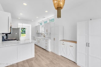 Building Photo - 19 Longbrook Ln