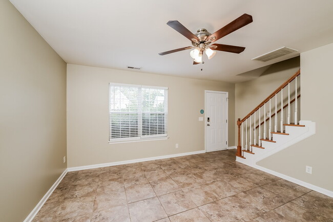 Building Photo - 5624 Fairway Forest Dr
