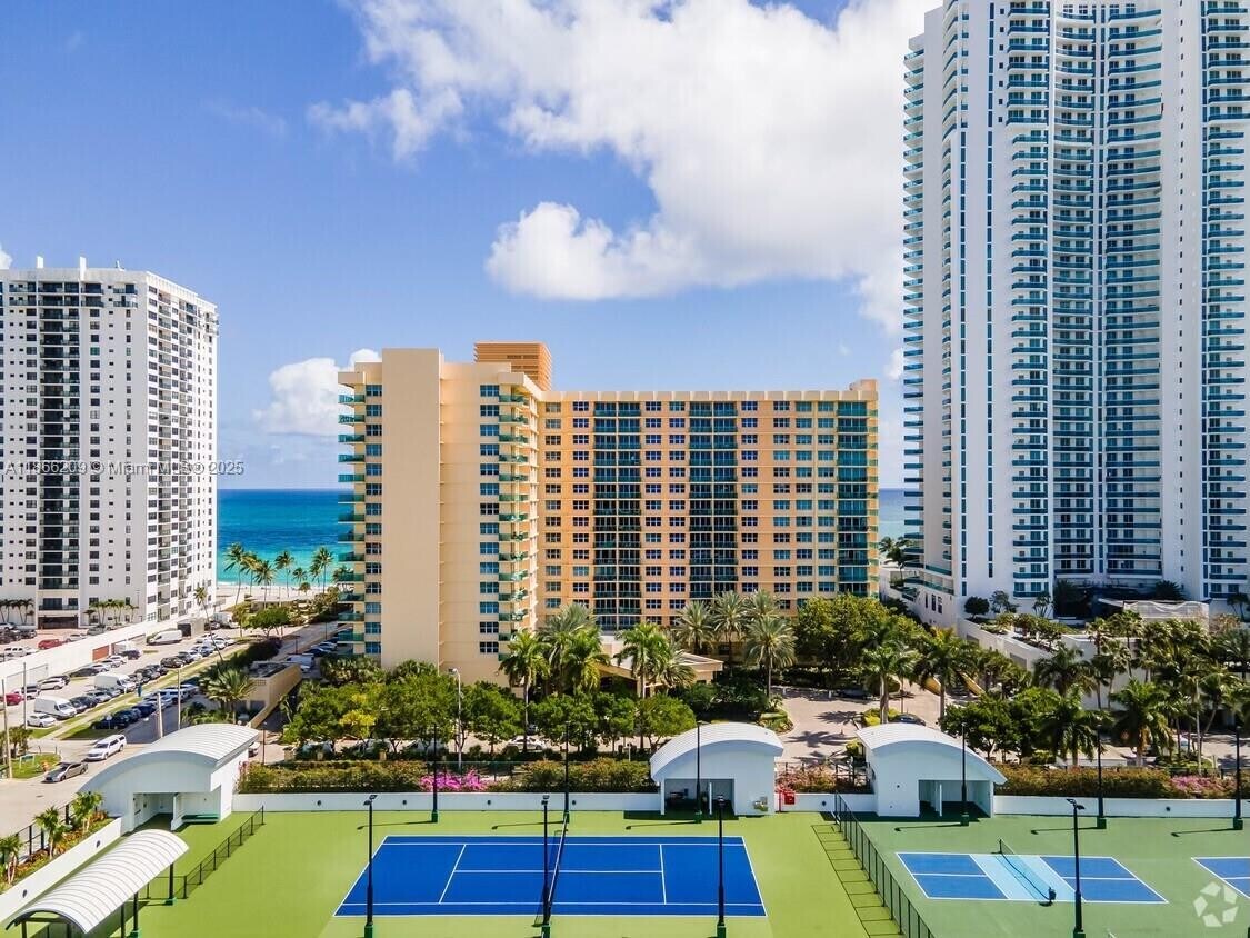 Primary Photo - 2501 S Ocean Dr