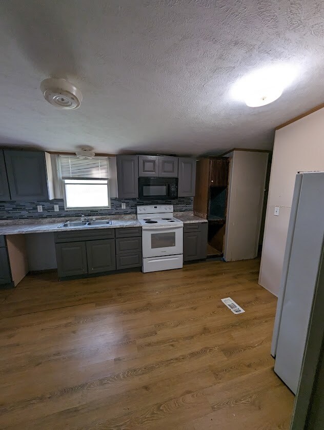 Building Photo - 605 N Joplin St