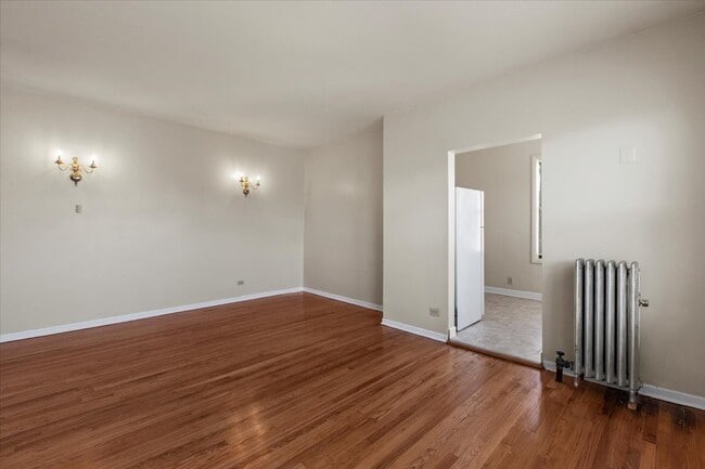 Building Photo - 1934 E 74th St