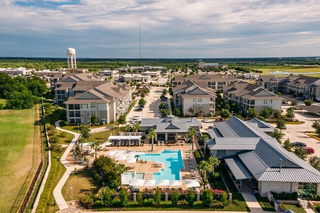 The Green at Plum Creek Apartments Kyle, TX