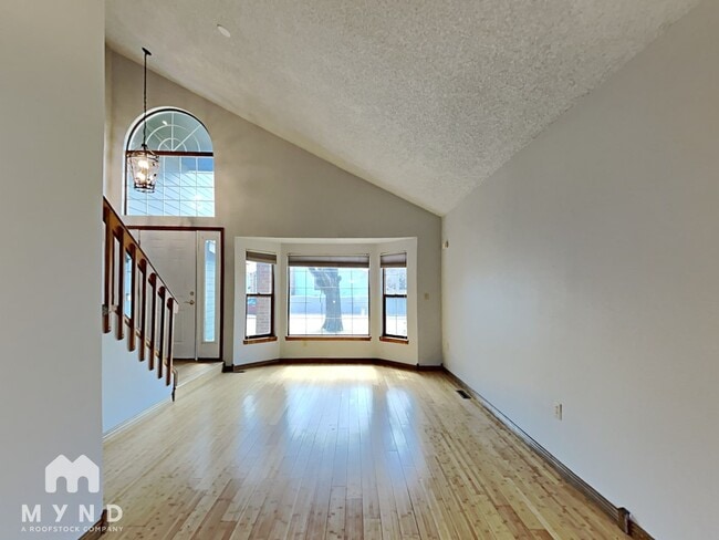 Building Photo - 2304 S Gray Dr
