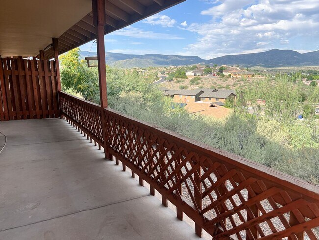 Building Photo - DUPLEX APARTMENT - CAMP VERDE