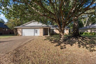 Building Photo - 907 Peggy Dr