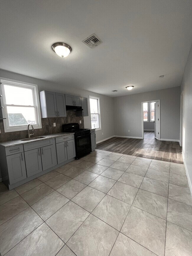 90 Pearsall Ave 5 - 88 Pearsall Ave