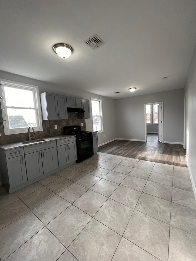 90 Pearsall Ave 5 - 88 Pearsall Ave
