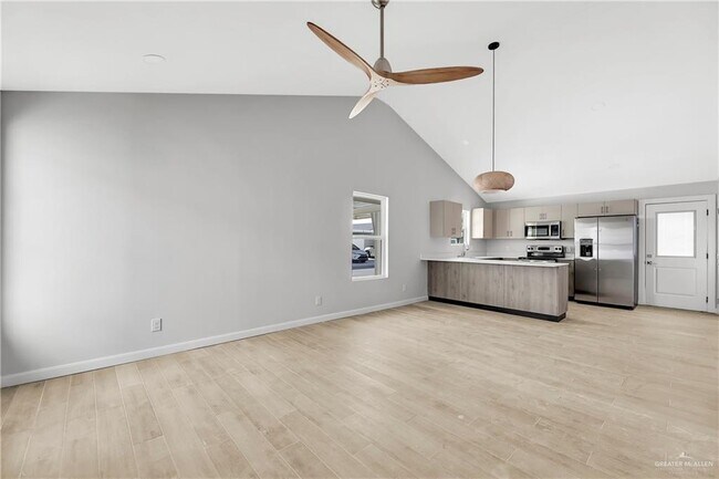 Foto del edificio - 1400 E Iris Ave