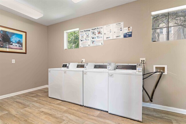 Foto del edificio - 2400 Spring Rain Dr