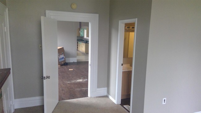 Building Photo - 1524 Lowrie St