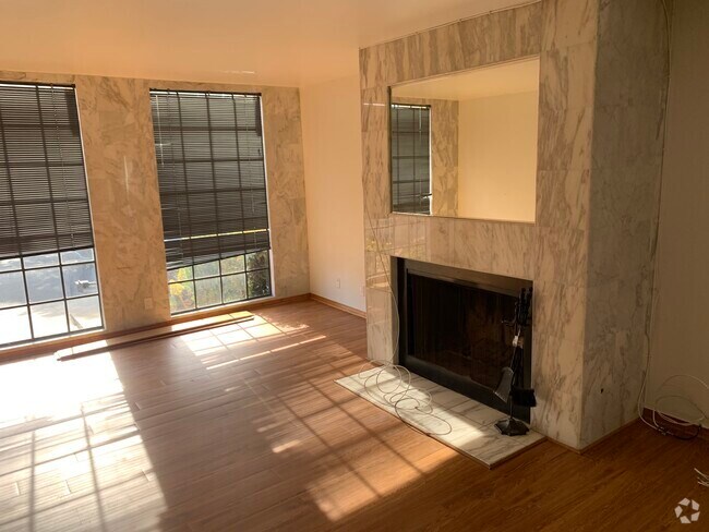 Building Photo - 1317 26th St