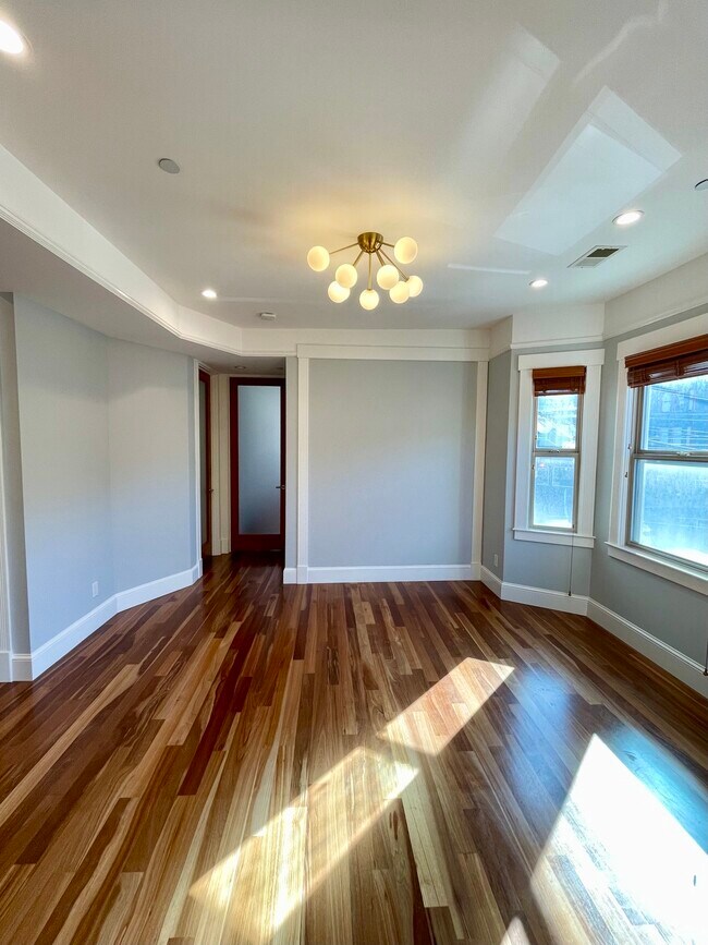 Building Photo - 732 Lombard Street, Unit 732