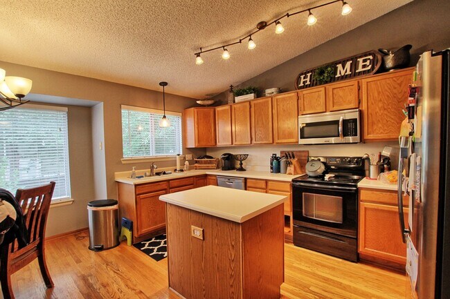 Foto del edificio - 4 bed 3 bath home in Clarke Farms Parker