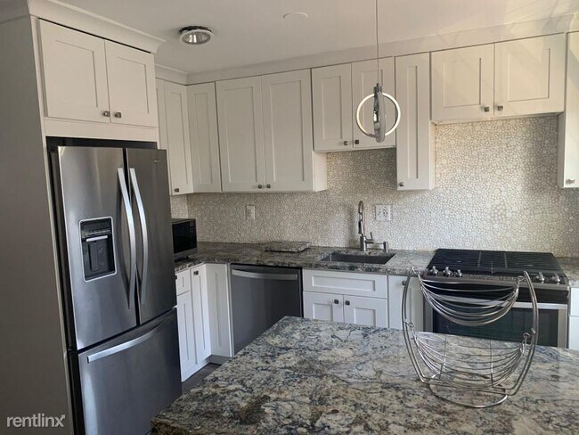 Building Photo - 2 br, 1 bath Condo - 5106 columbia pike