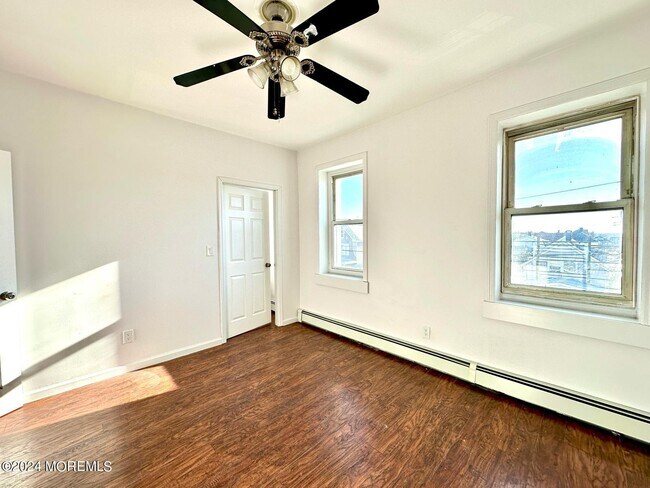 Building Photo - 462 Compton Ave