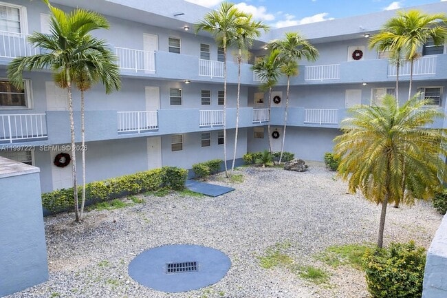 Foto del edificio - 1755 W 60th St