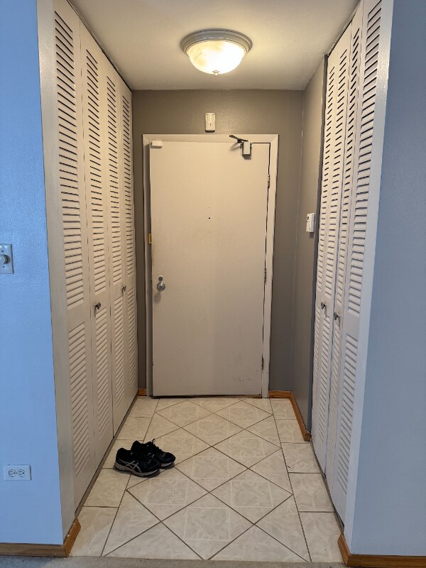 Photo - 6139 Knoll Wood Rd (Willowbrook, IL)