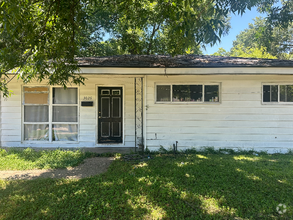 Building Photo - 3026 Amherst St