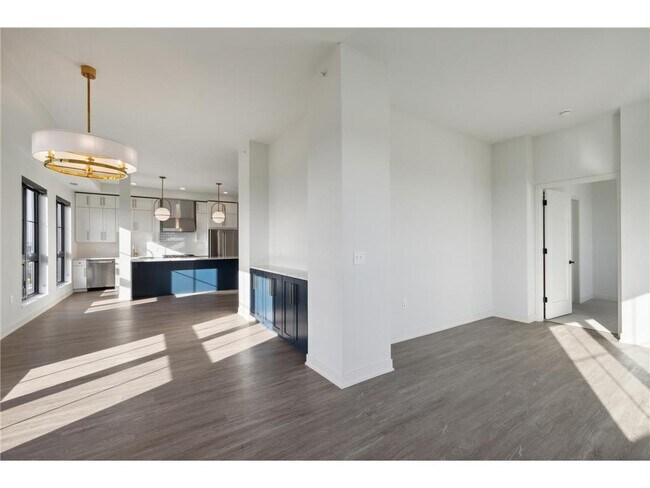 Building Photo - 4917 Eden Ave