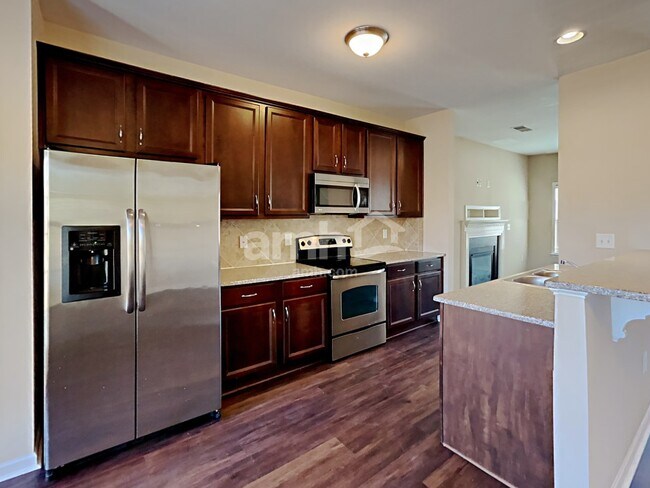 Building Photo - 913 Bridlemine Dr