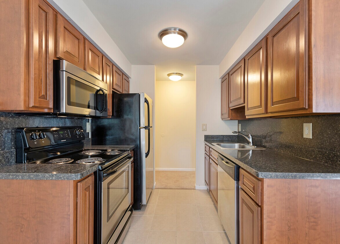 Coventry Square Apartments in Westwood, NJ