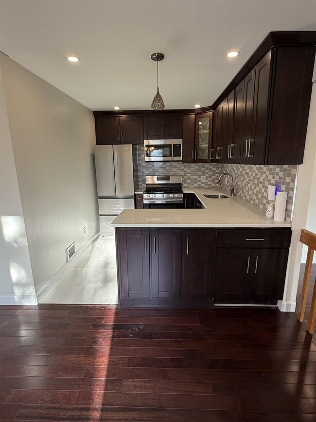 Building Photo - 27 Marina Ky