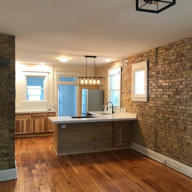 Building Photo - 809 E 800 S