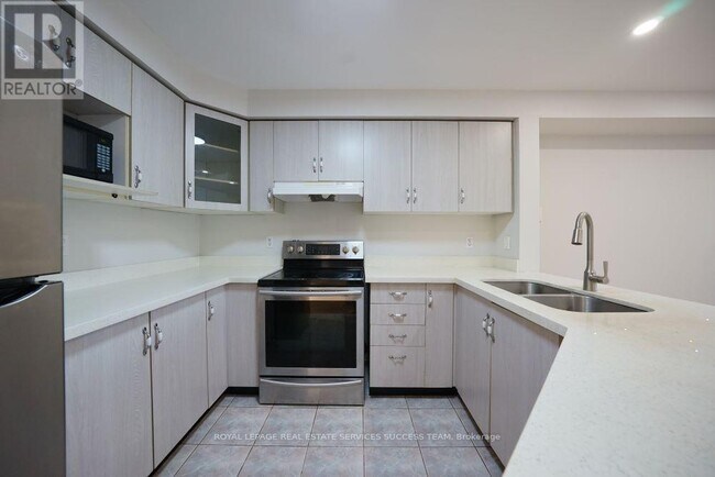 Building Photo - 1240-1240 Westview Terrace