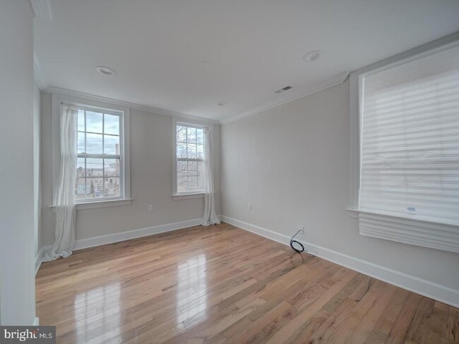 Building Photo - 417 N Collington Ave