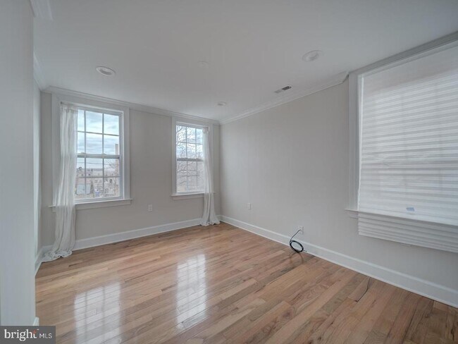 Foto del edificio - 417 N Collington Ave