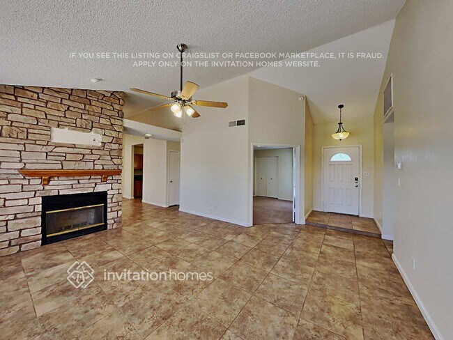 Building Photo - 2500 N Cholla St