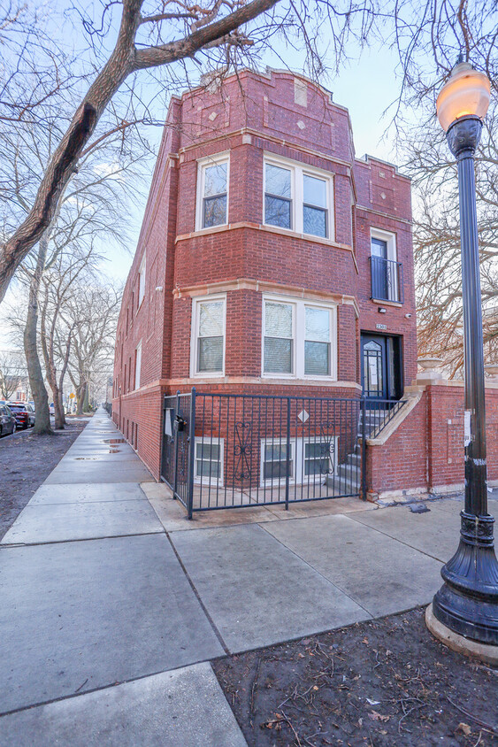 Primary Photo - 2877 W 23rd St