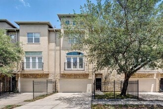 Building Photo - 2514 Maxroy St