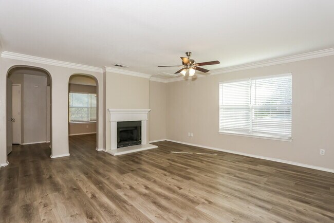 Building Photo - 501 Longshore Dr