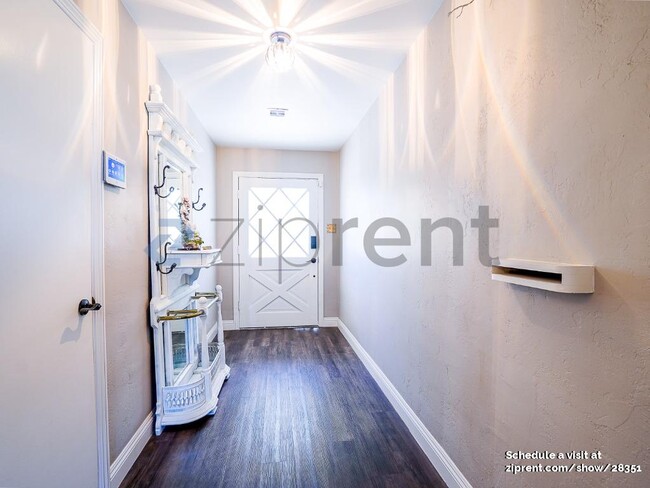 Building Photo - 1310 N Tonopah Dr