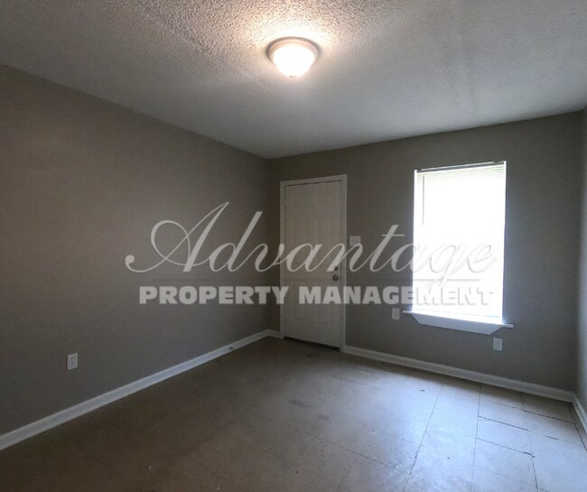 Building Photo - Come see this 1 Bedroom Single Family Home...
