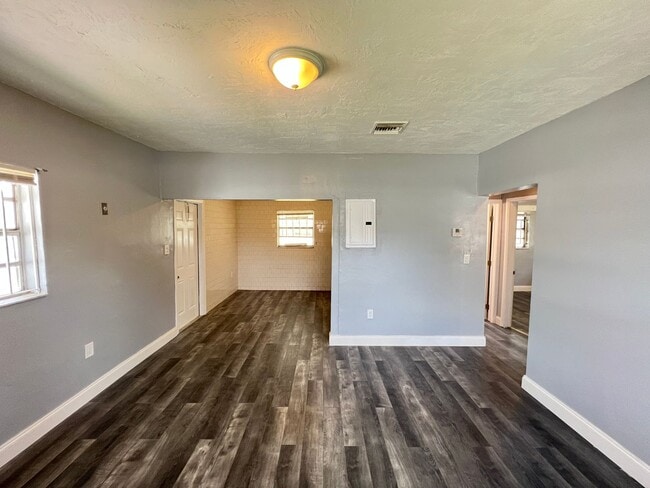 Photo - 2 Bedroom 1 Bath unit Move-In Ready Home in West Park!