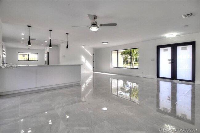 Foto del edificio - 1001 NW 6th Dr