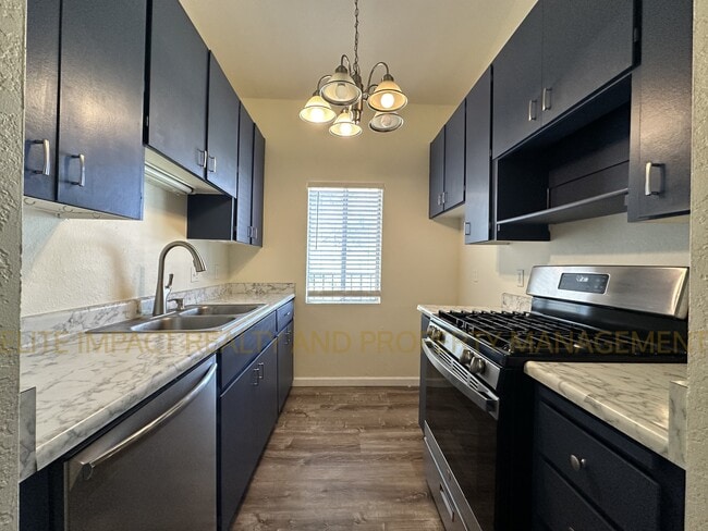 Building Photo - 814 S Langley Ave