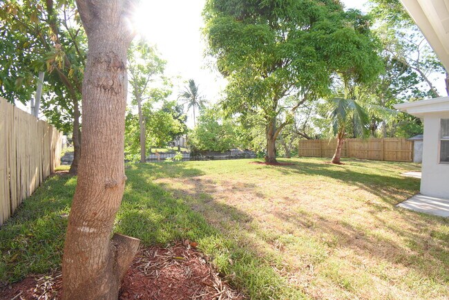 Building Photo - 3541 NW 37th Ave