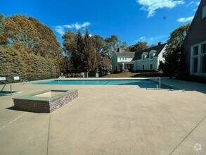 Building Photo - 77 Havemeyer Ln