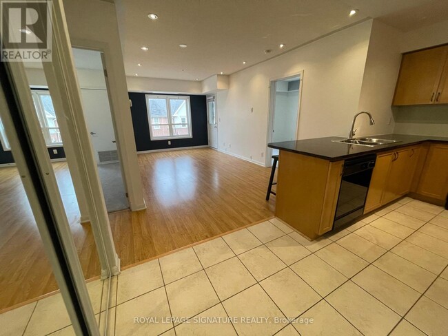 Building Photo - 10 Mendelssohn St