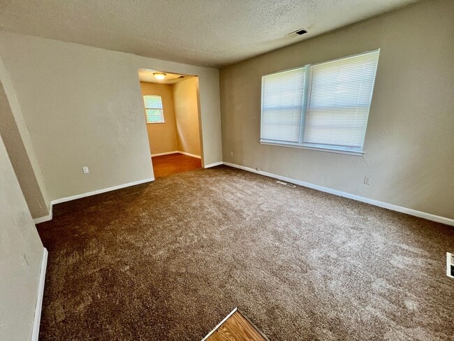 Foto del edificio - 2630 S 49th St