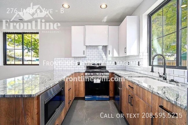 Building Photo - Beautiful brand new custom home!