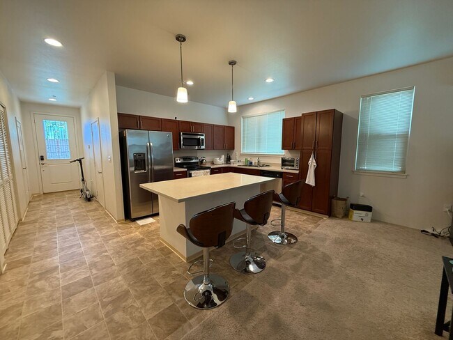 Foto del edificio - Olino at Mehana 3 bed 2.5 bath townhome available now!