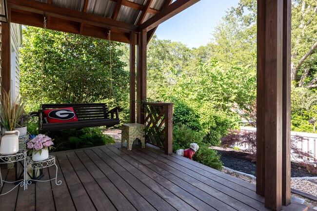 Building Photo - 630 Talmadge Dr