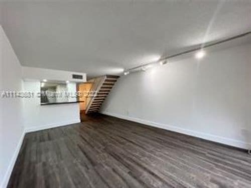 Primary Photo - 210 Fontainebleau Blvd