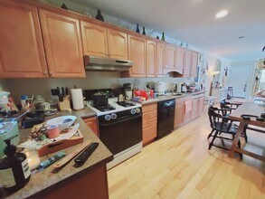 Building Photo - 211 Main St